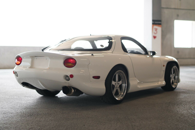 Illustration for article titled At $39,999, Could This 1993 JDM Mazda RX-7 R1 RE-Amemiya be a Really Amazing Deal?